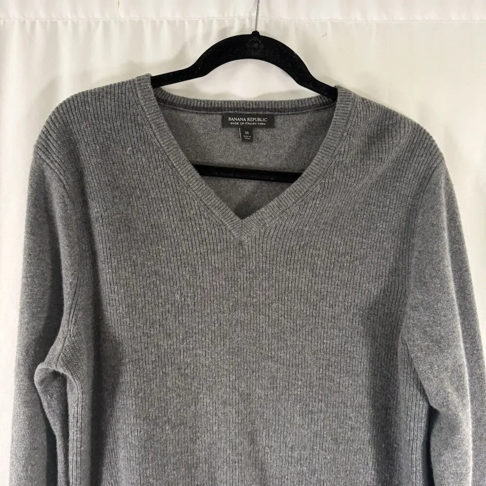 Banana Republic Merino Wool Blend Sweater Men's Medium Grey Vneck Pullover